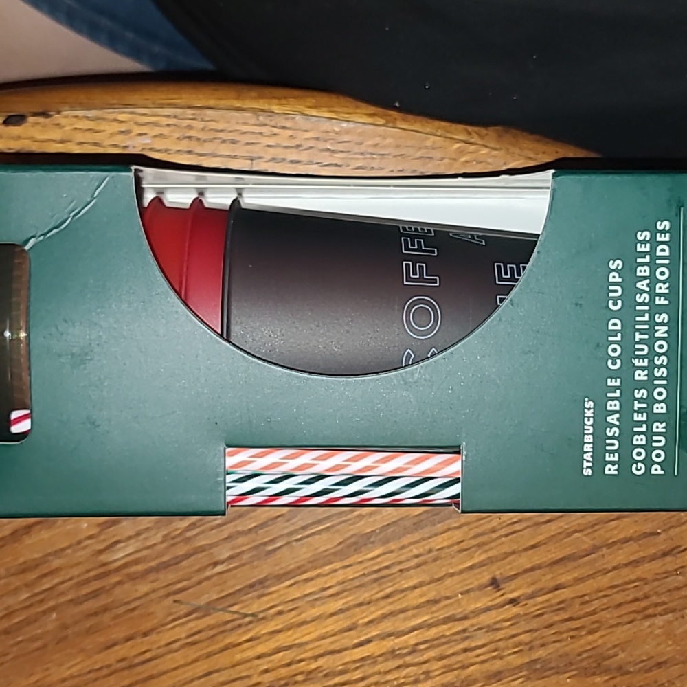 New Starbucks Christmas Reusable Cold Cups set of 5